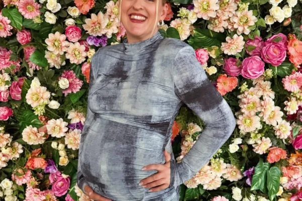 Jenni Poikelus raskaana